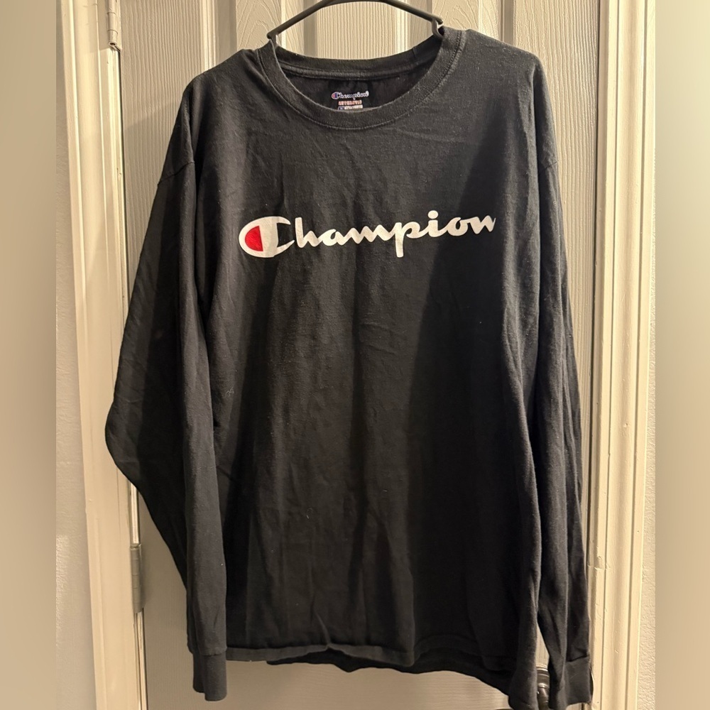 Mens Champion Long sleeve T shirt Pre loved has a couple small cracks in logo XL